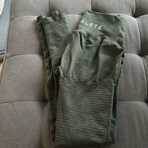 Alphalete Revival leggings. Size small.